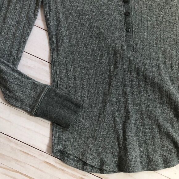 Victoria’s Secret Metallic Grey Top - Picture 5 of 9